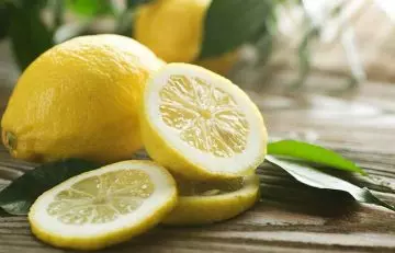 Homemade lemon and brown sugar scrub for oily skin