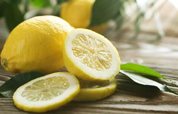 Homemade lemon and brown sugar scrub for oily skin