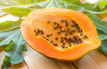 Homemade papaya scrub for oily skin