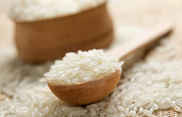 Homemade rice scrub for oily skin
