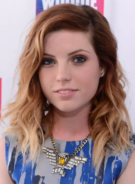 Simple ombre waves with wispy flair hairstyle