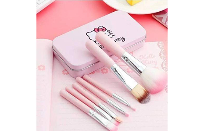 Spanking Hello Kitty Mini 7 Piece Brush Set