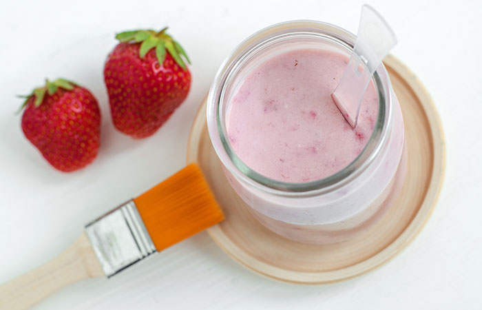 Strawberry and yogurt face mask