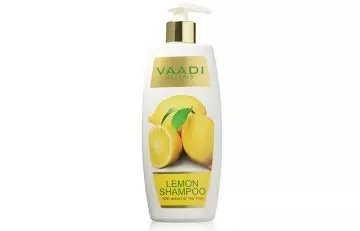 6. Vaadi Herbals Dandruff Defense Lemon Shampoo With Extract Of Tea Tree