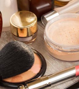How To Apply Compact Powder Perfectly? - ...