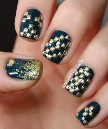 Checkered black and gold 3D nail art design