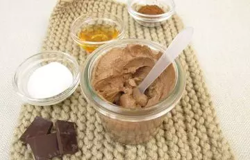 Chocolate and clay face mask