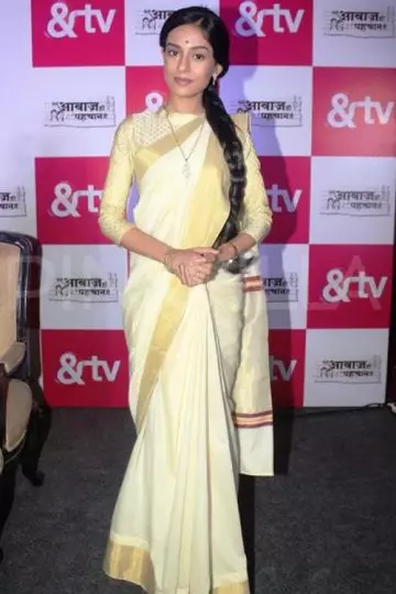 Amrita Rao In Cream Saree