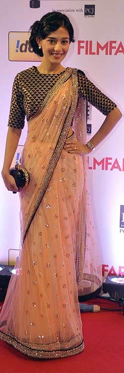 Amrita Rao In Peach Saree