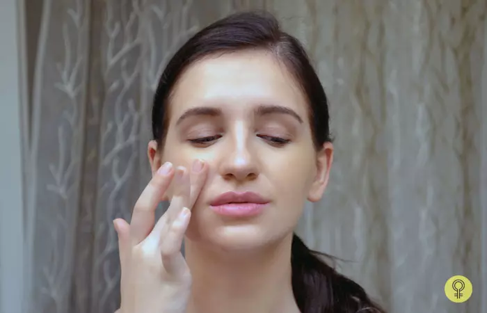 How To Apply Cream Foundation On Face 