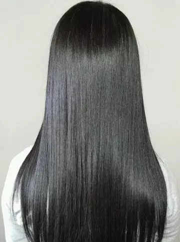 Black hair color for olive-toned pale skin