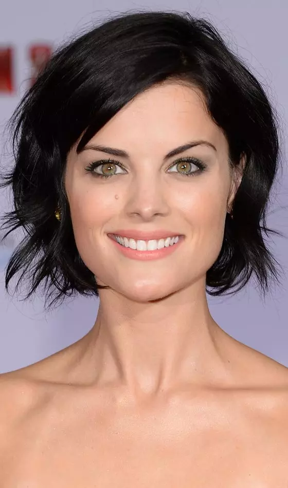 Black side swept bob is among the best office hairstyles for women