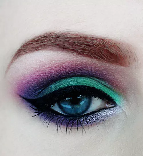 Dark green and purple eyes makeup