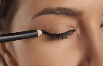 Eyeliner tips for beginners