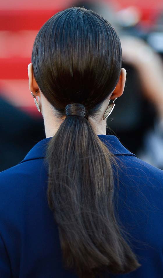 Frizzy ponytail is among the best office hairstyles for women