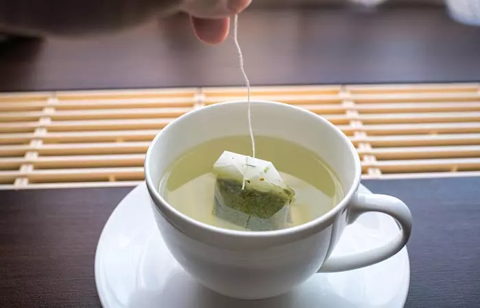Use green tea extract to get rid of forehead acne