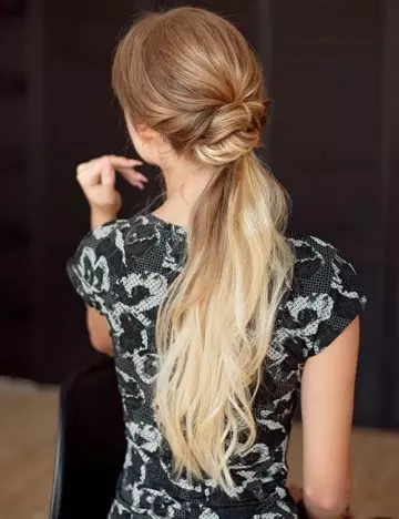 Light curls ponytail for long hair