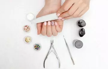 Mistakes to avoid when doing a manicure at home