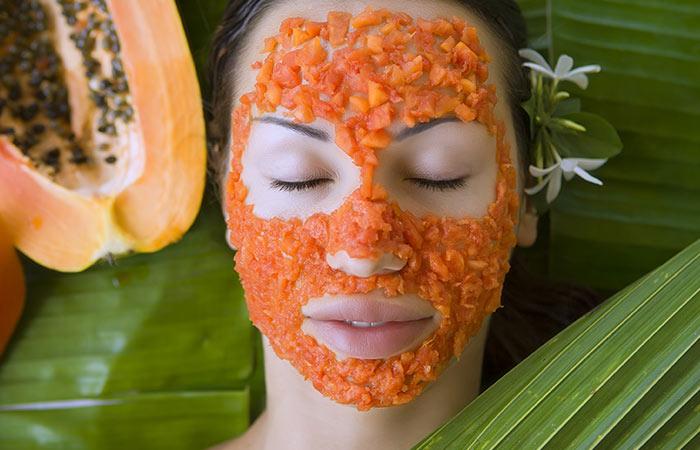 Papaya moisturizes the skin