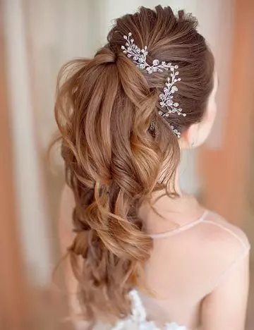 Royal ponytail hairstyle for long hair