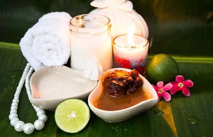 Exfoliating face scrub made of tamarind