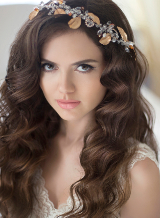Twirled beachy waves with head accessory