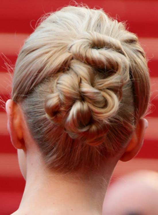 53 Romantic And Chic Hairstyles For Valentine’s Day