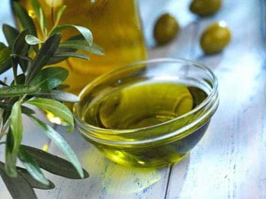 Olive oil for thicken scanty eyebrows