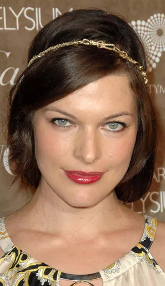 Simple short bob hairstyle for oblong face