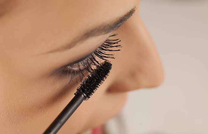 Curl your eyelashes using mascara