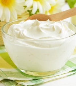 555_10 Amazing Benefits Of Yogurt (Dahi) For Skin And Hair_shutterstock_129147233