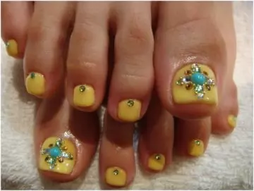 Bindis or rhinestones nail art for toes
