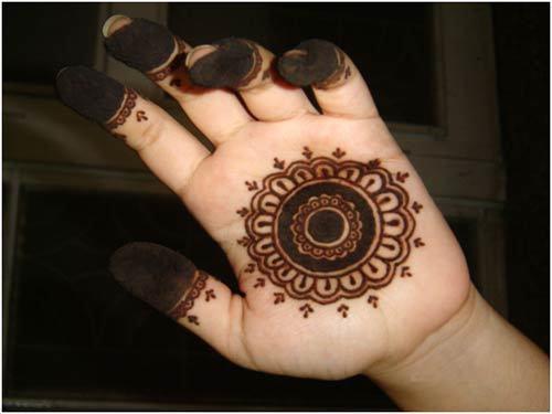 8 Amazing Pakistani Mehndi Designs To Try In 2018-19