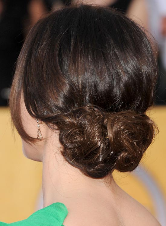 Loose chignon for teens