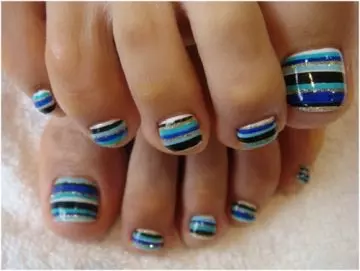 Stripes nail art for toes