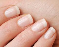 Mashed avocado mixed with rose water for shiny nails Mashed avocado mixed with rose water for shiny nails