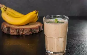 Banana-date-smoothie