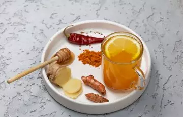 Cayenne pepper and herb tea for health benefits
