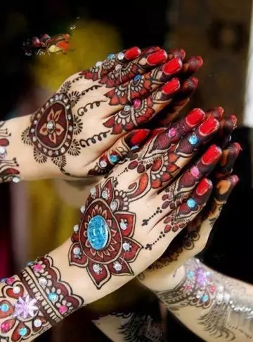 Glitter with beads mehendi design for hands