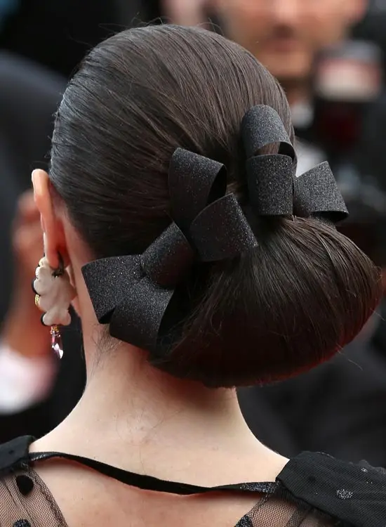 Side angular loop hairstyle for medium-length hair