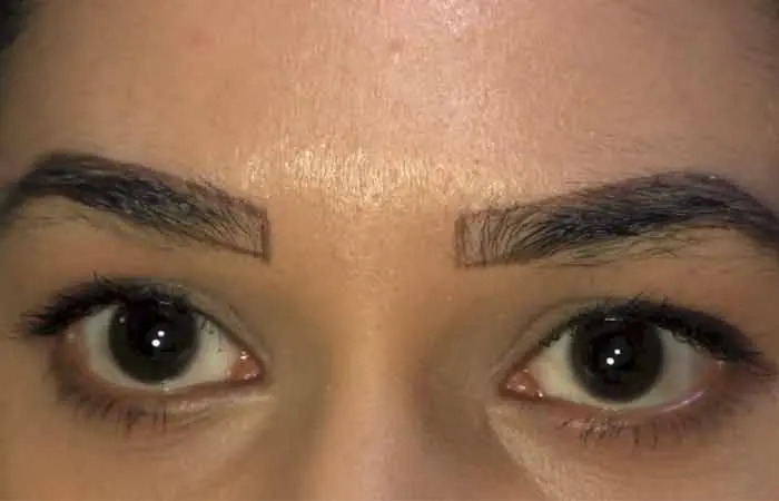 Step 2 to thread eyebrows at home