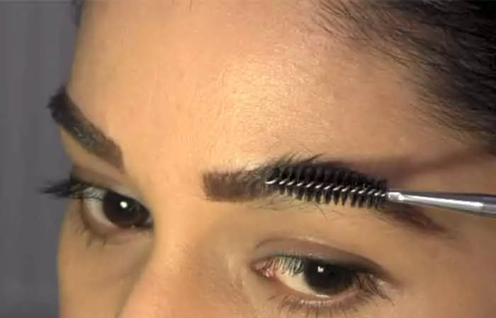 Step 3 to thread eyebrows at home