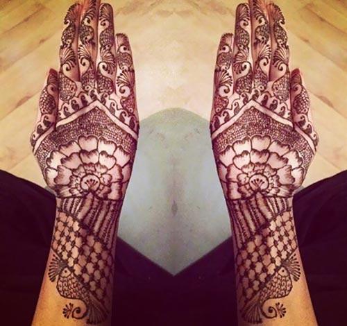 The chequered pattern bridal mehendi design