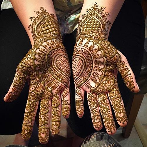 The split mandala bridal mehendi design