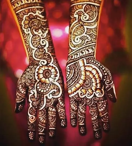 The Paisley Print Bridal Tattoo is an eternal piece of classic henna art.
