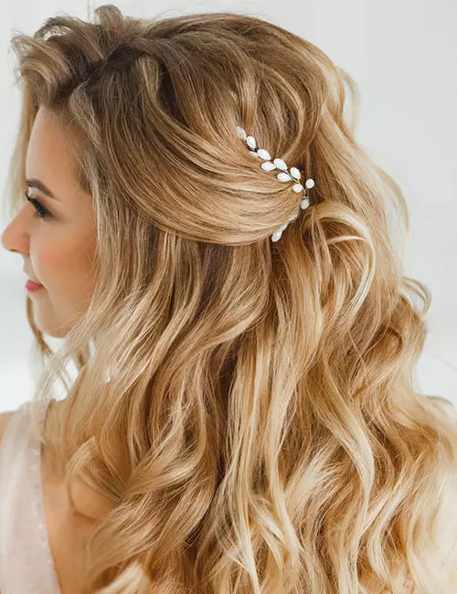 19 Easy-To-Do And Flattering Hairstyles For Curly Hair