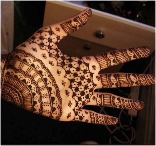 Weave or lace mehendi design for hands