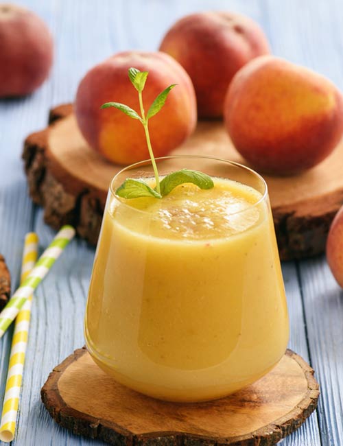 Smoothie for breakfast as part of low-fat diet