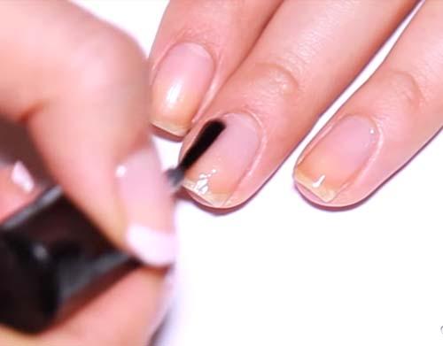 프렌치 매니큐어 하는 방법 - 베이스 코트 바르기