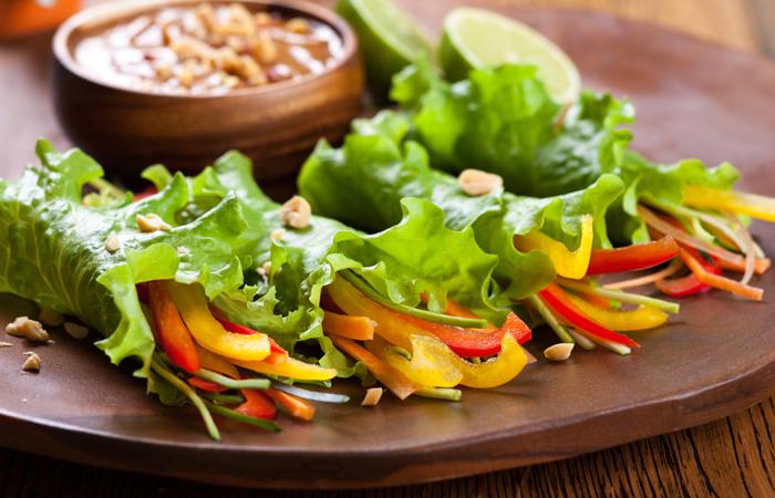 Lettuce taco with yogurt sauce for 1000-calorie diet